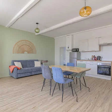 Appartement Les Berges De Saone - 2 A 12 Personnes Beauregard (Ain)
